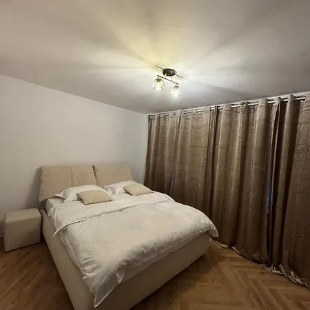 1 Mai Διαμέρισμα Κραϊόβα