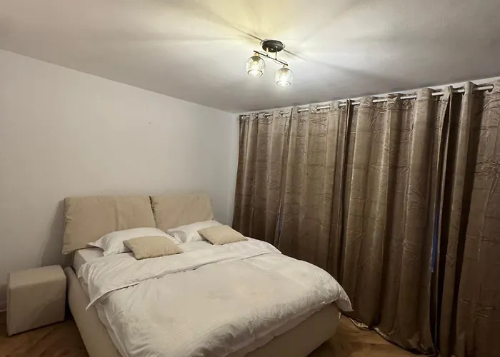 1 Mai アパート クラヨーヴァ